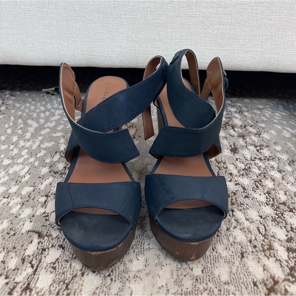 Indigo Rd. Kamryn Wedge Sandal - Picture 1 of 3